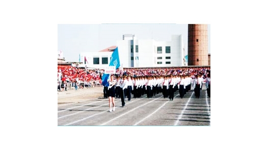 參加內(nèi)蒙古大學(xué)校運(yùn)會(huì)入場式