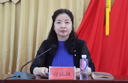 黨委副書記、院長(zhǎng)　白托婭