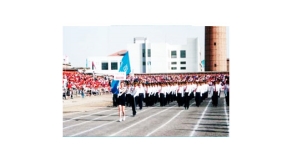 參加內(nèi)蒙古大學(xué)校運(yùn)會(huì)入場式